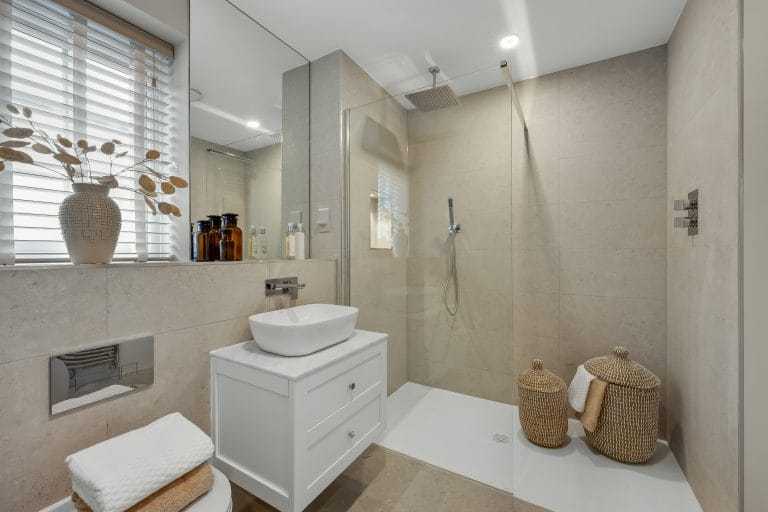 Sadler_Fields_Showhome_En-suite_31