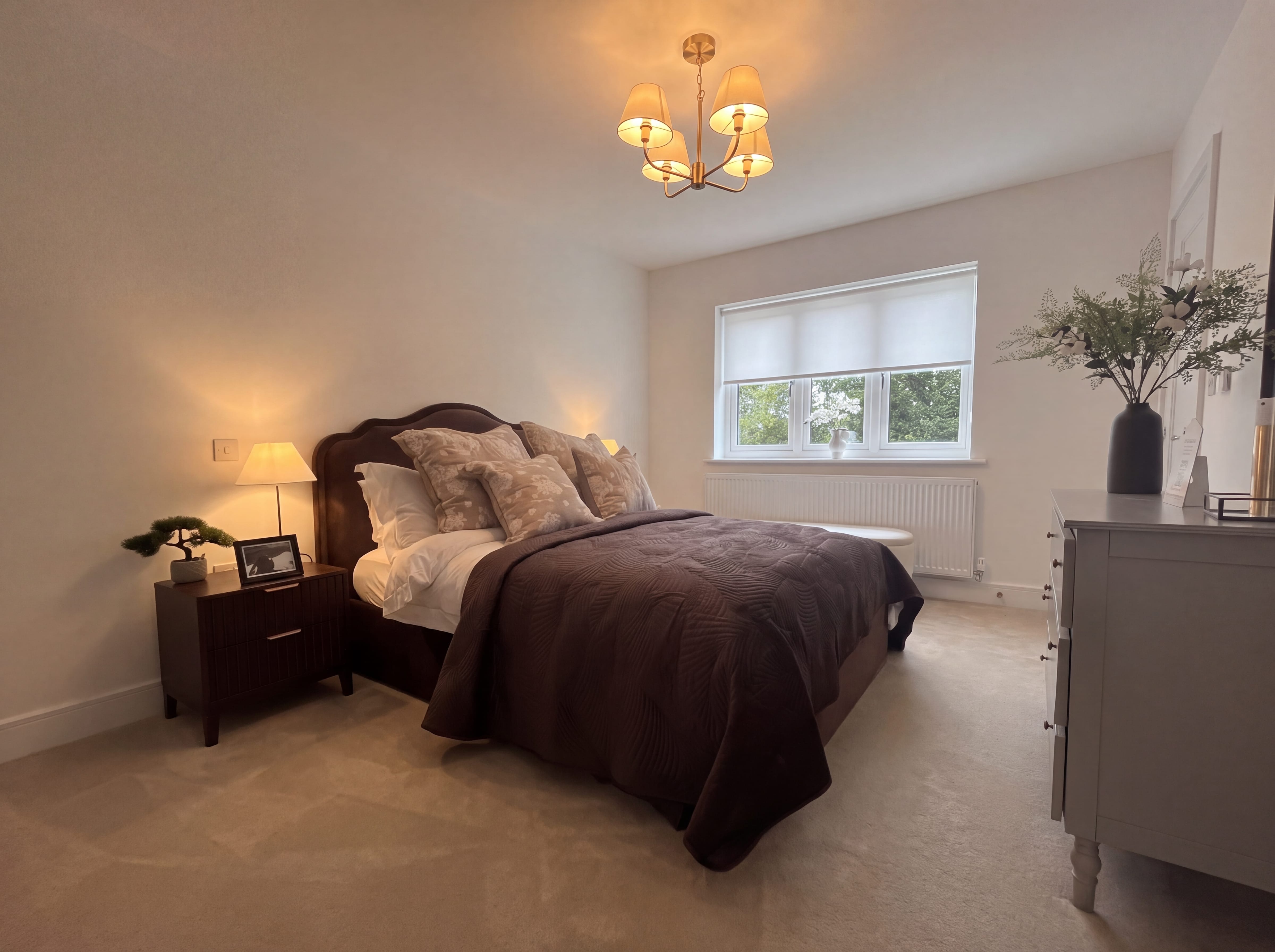 Knights_Green_P16_Windsor_Principal_Bedroom_Dusk_img5